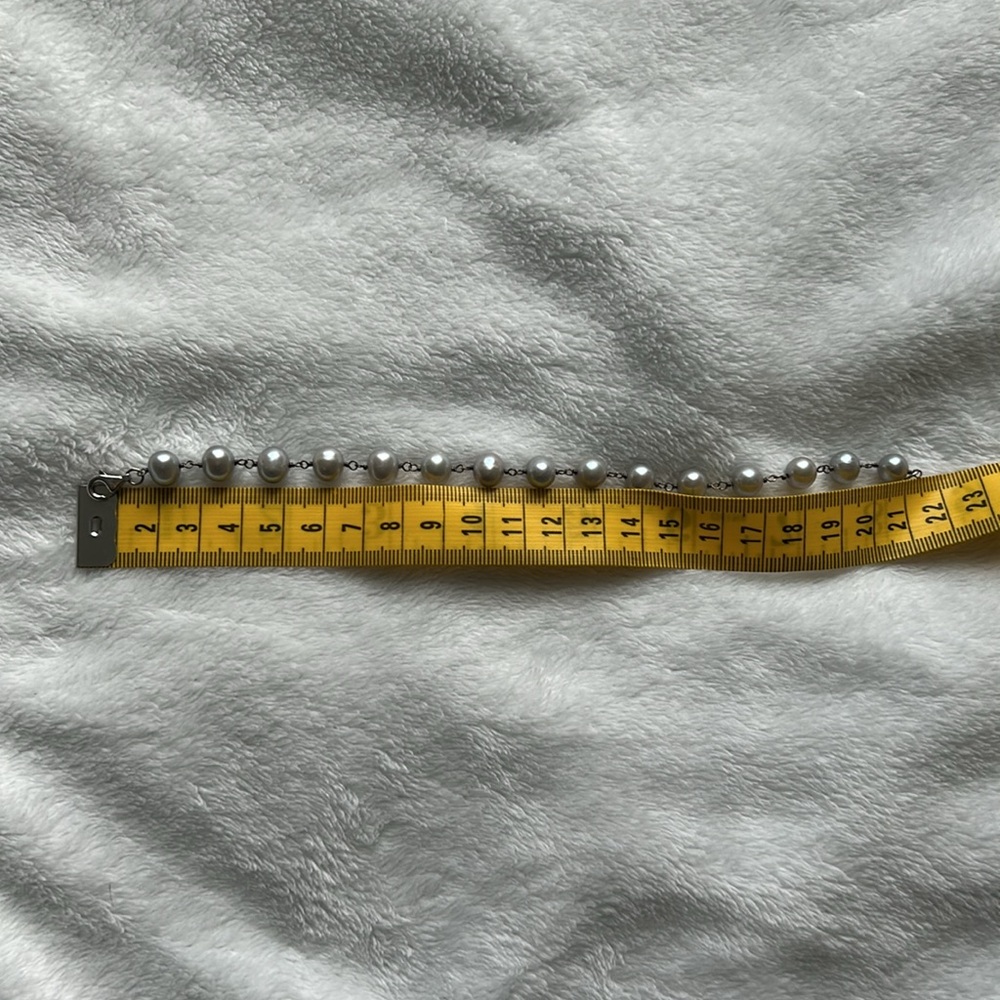 Pearl necklace and bracelet. Necklace is 17 inches. - Picture 2 of 2